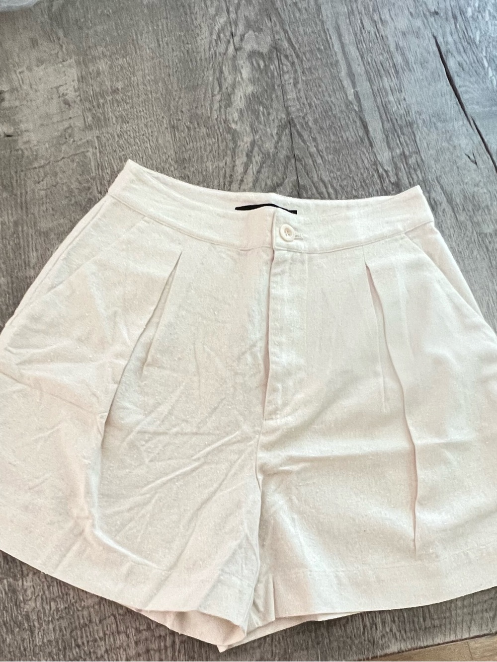 Jenni Kayne Cream Pleated High-Waist Shorts